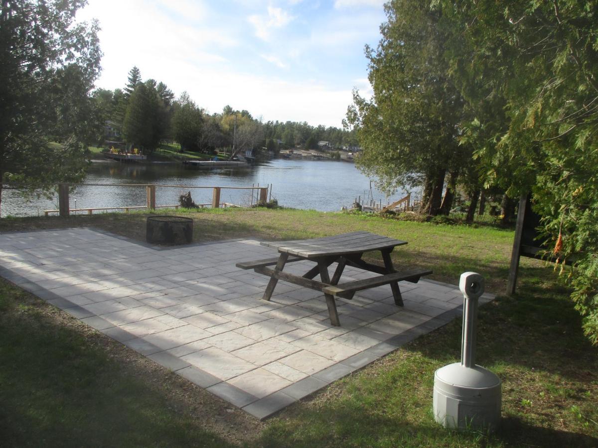 Sauble River Marina And Lodge Resort Sauble Beach Exterior photo