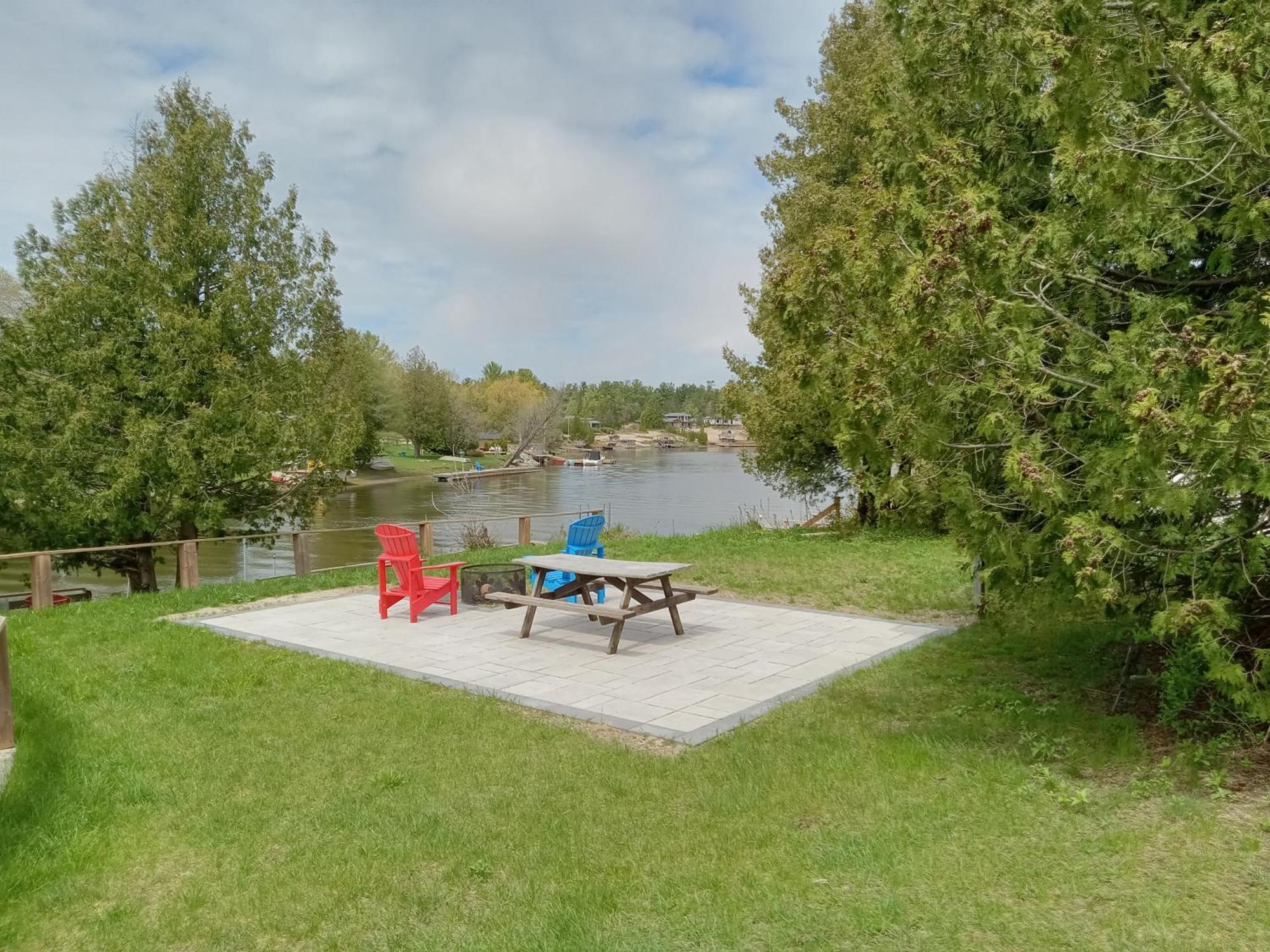 Sauble River Marina And Lodge Resort Sauble Beach Exterior photo