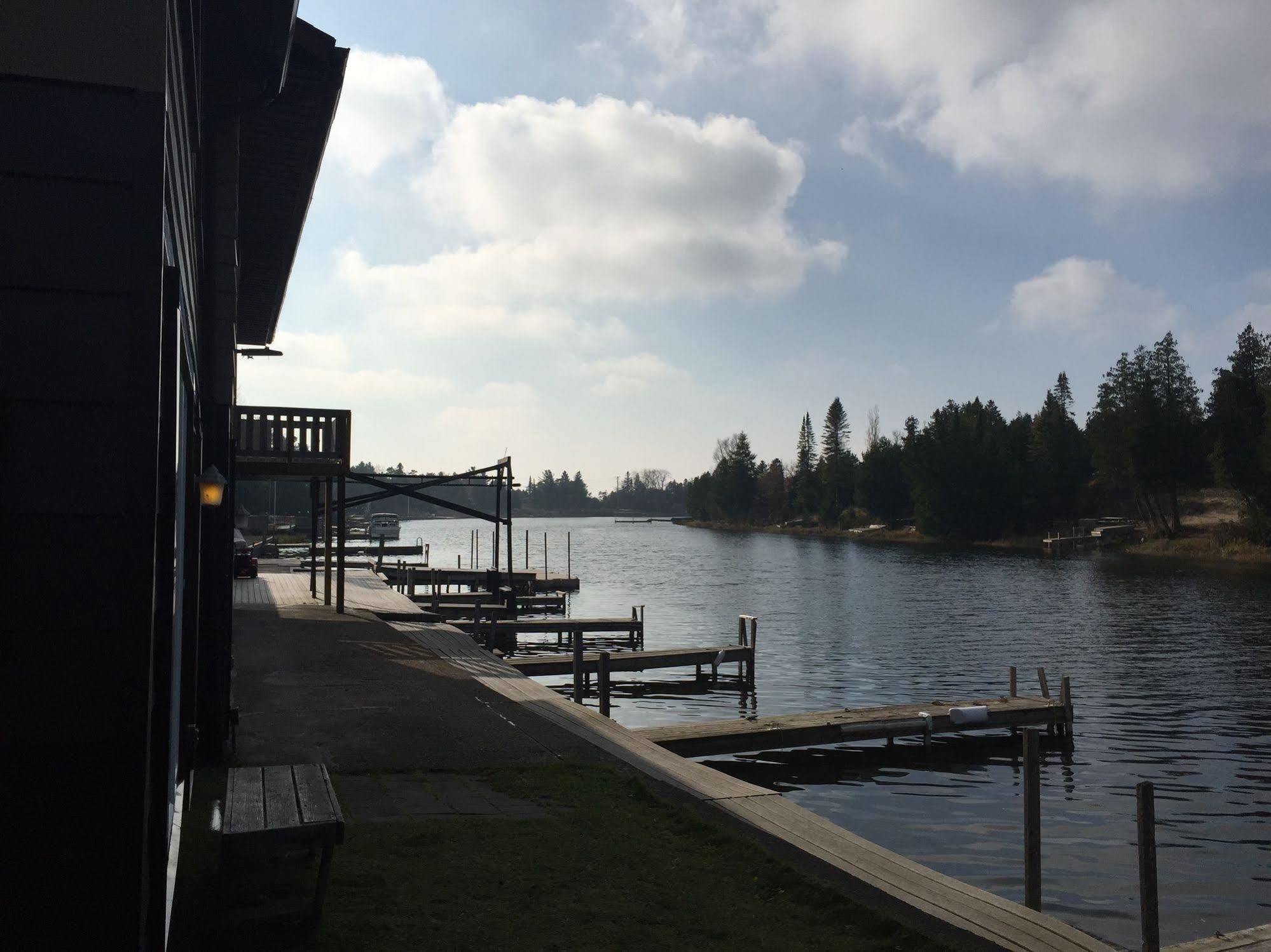 Sauble River Marina And Lodge Resort Sauble Beach Exterior photo